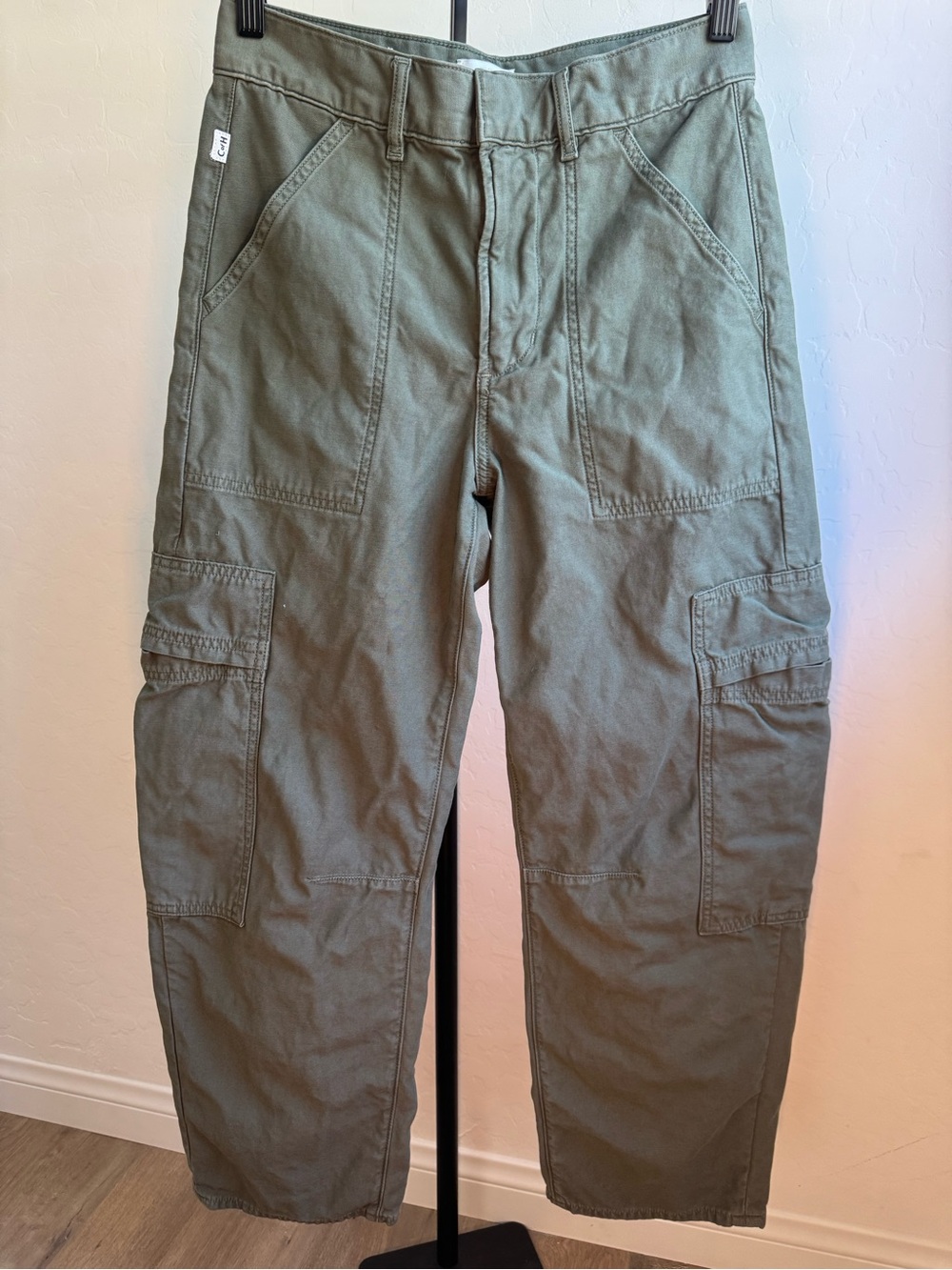 Citizens of Humanity Marcelle Low Slung Cargo Barrel Pants in Surplus - Picture 7 of 10